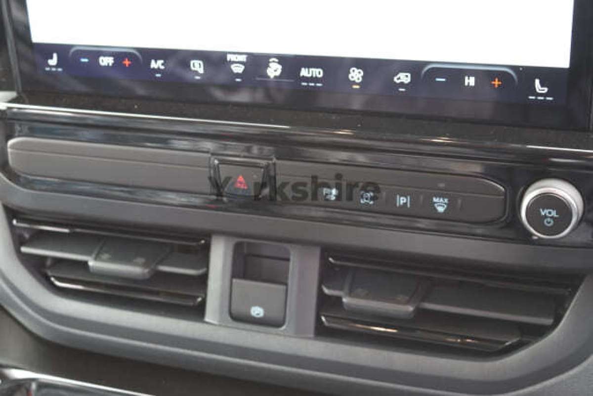 This is the Transit 320 Custom L1H1 DCiV Sport Hybrid vehicle.